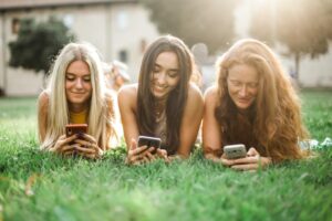 Top 10 Social Behaviors That Only Exist Online